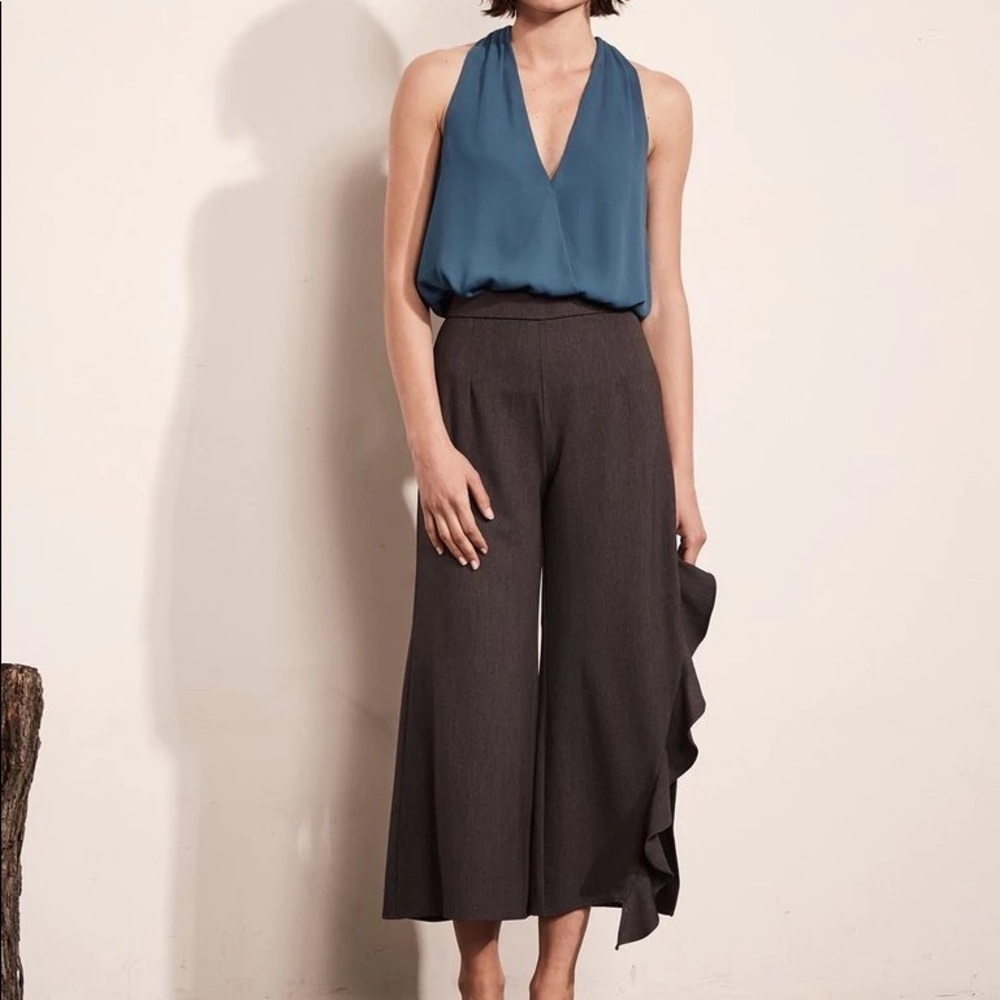 Krisa asymmetrical ruffle front cropped pant in gray